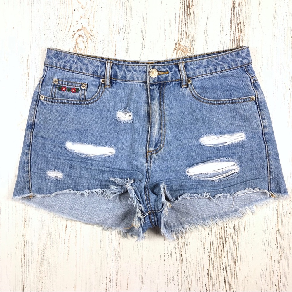 Forever 21 distressed high-waist shorts 28 denim